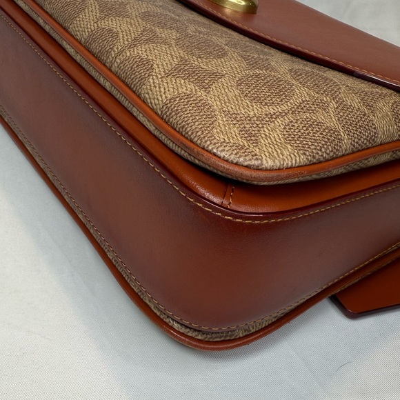 Coach Signature Cassie - Picture 8 of 11